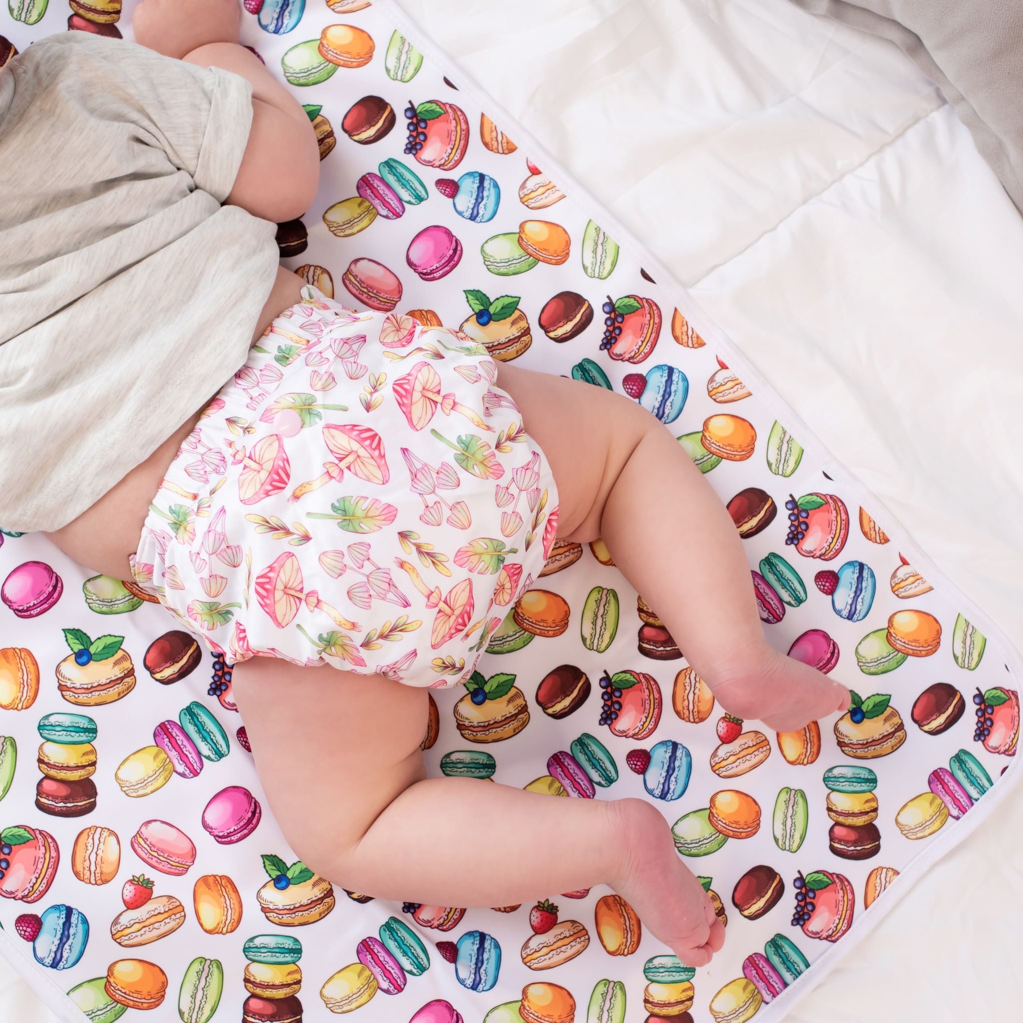 Travel Mat | Hey Macarona - Monarch